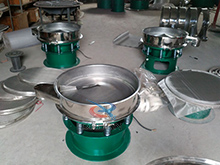 正在生產(chǎn)的振動(dòng)篩 正在生產(chǎn)的振動(dòng)篩